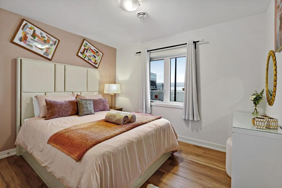 Elegant 2br With Parking, Only 7 Mins To And Sleeps 4 Guests *