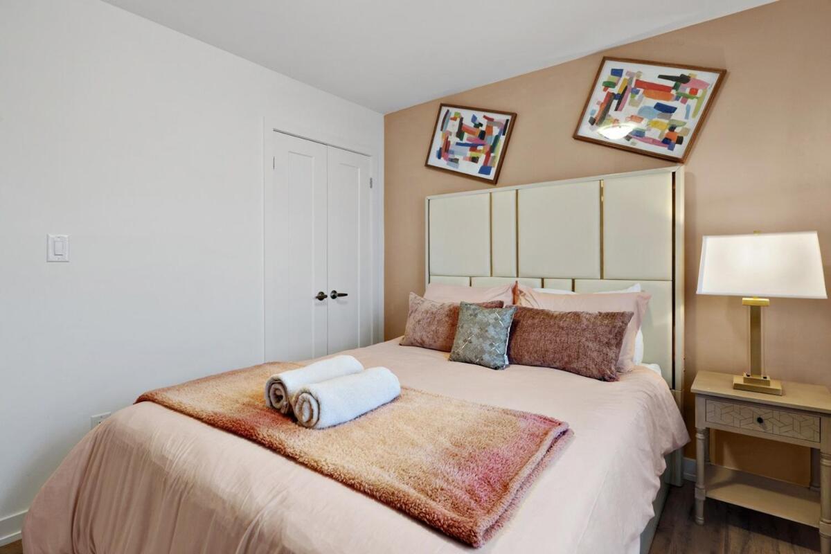 Elegant 2br With Parking, Only 7 Mins To And Sleeps 4 Guests Niagara Falls