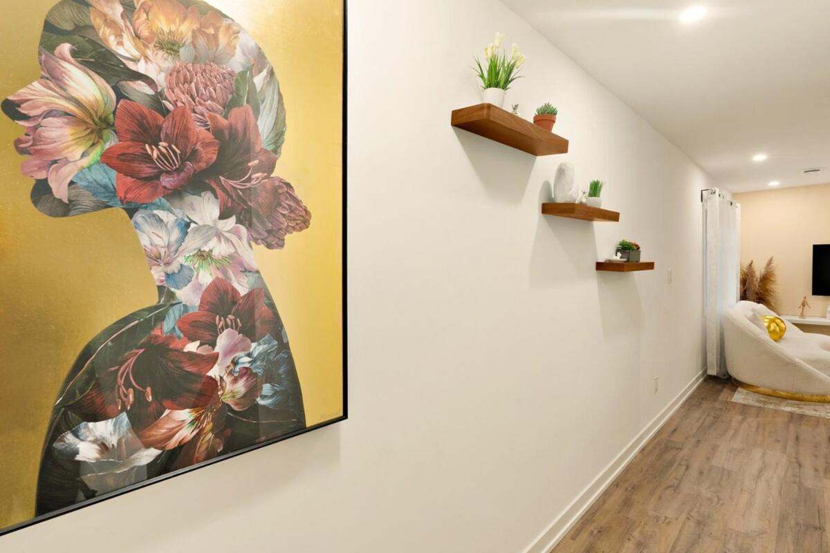 Elegant 2br With Parking, Only 7 Mins To And Sleeps 4 Guests Apartment Niagara Falls