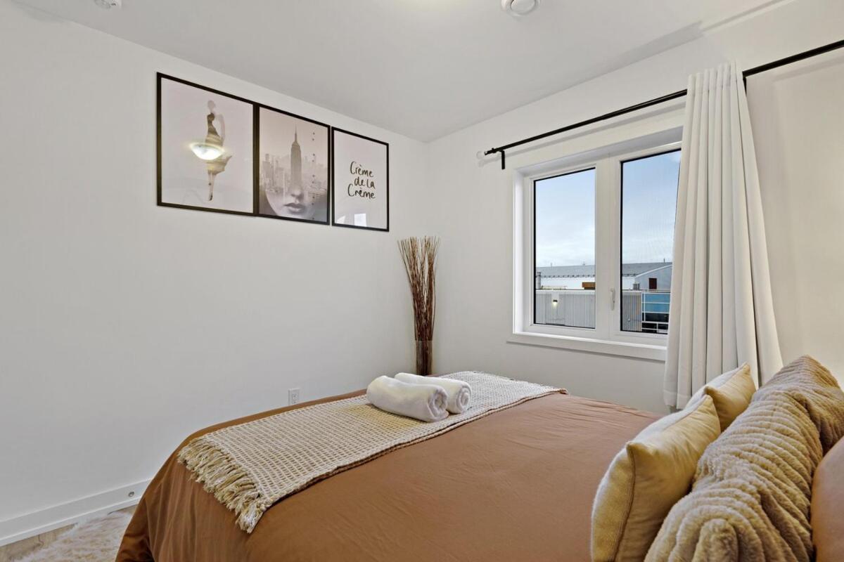 Elegant 2br With Parking, Only 7 Mins To And Sleeps 4 Guests Niagara Falls