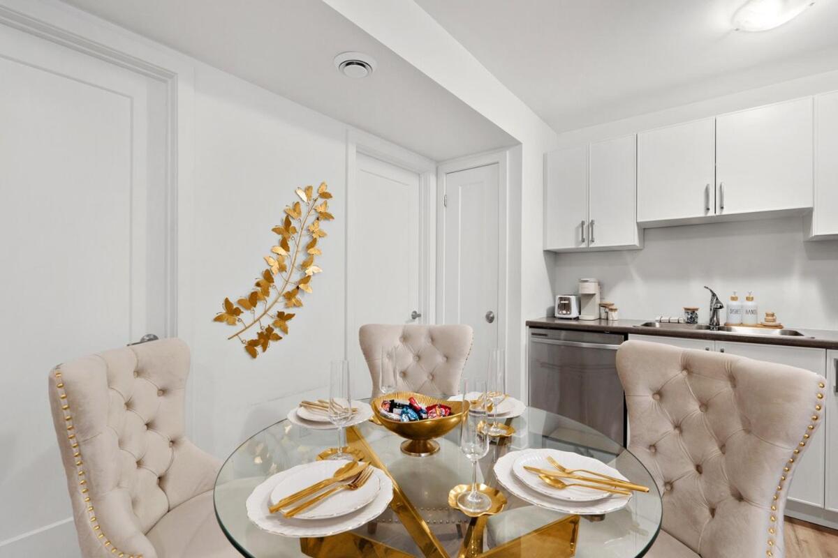 Apartment Elegant 2br With Parking, Only 7 Mins To And Sleeps 4 Guests